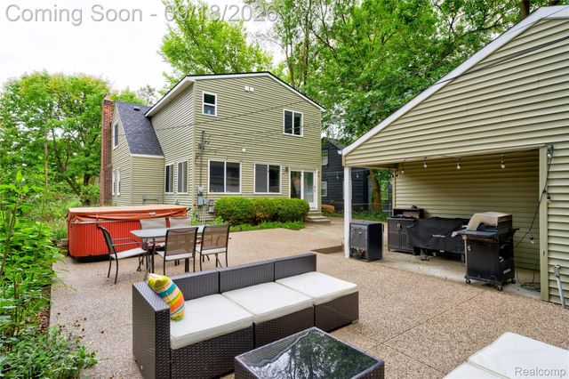88 Amherst Road, Pleasant Ridge, MI 48069