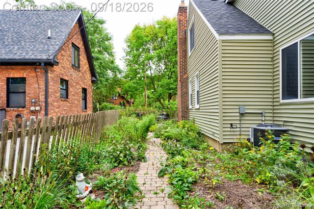 88 Amherst Road, Pleasant Ridge, MI 48069