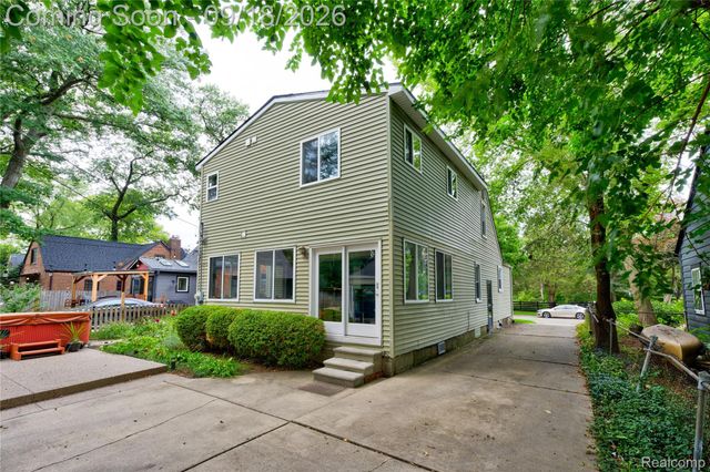 88 Amherst Road, Pleasant Ridge, MI 48069