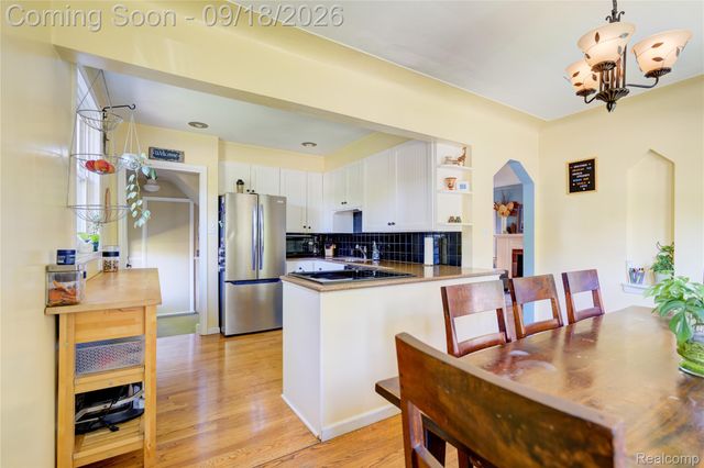 88 Amherst Road, Pleasant Ridge, MI 48069
