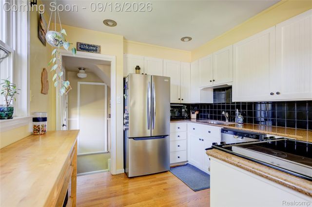 88 Amherst Road, Pleasant Ridge, MI 48069