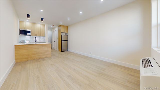 63-52 Saunders Street 2B, Rego Park, NY 11374
