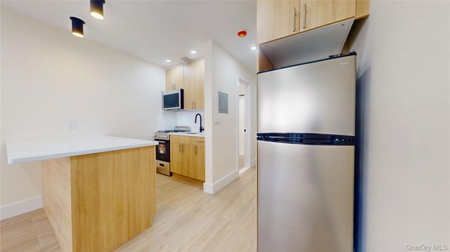 63-52 Saunders Street 2B, Rego Park, NY 11374