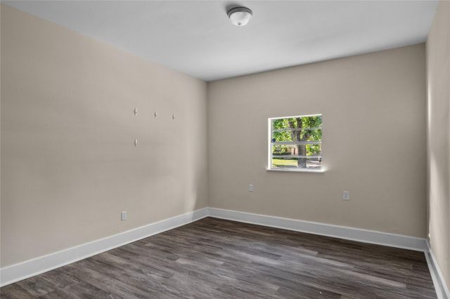 1909 16th Avenue N, Texas City, TX 77590