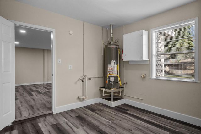 1909 16th Avenue N, Texas City, TX 77590