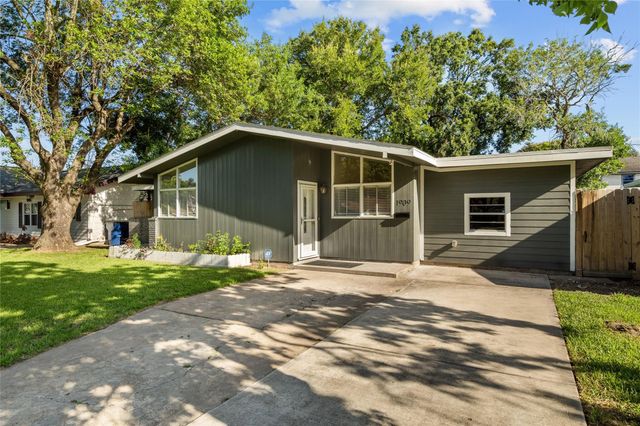 1909 16th Avenue N, Texas City, TX 77590