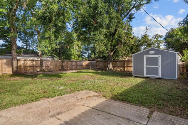 1909 16th Avenue N, Texas City, TX 77590