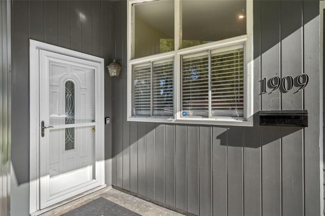 1909 16th Avenue N, Texas City, TX 77590