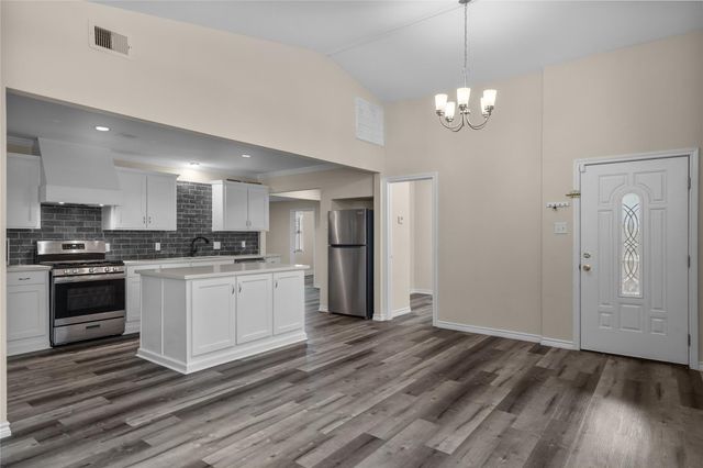 1909 16th Avenue N, Texas City, TX 77590