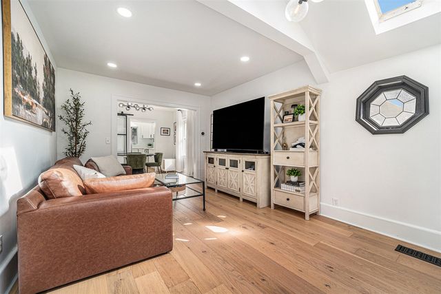 1007 Mohawk Avenue, Royal Oak, MI 48067