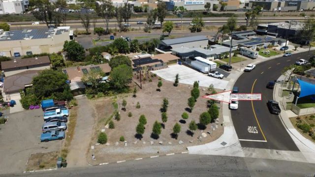 2094 Thibodo Ct, Vista, CA 92081