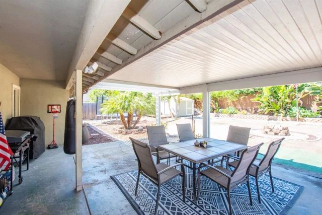 2094 Thibodo Ct, Vista, CA 92081