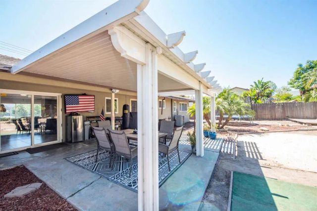 2094 Thibodo Ct, Vista, CA 92081