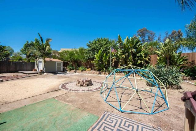 2094 Thibodo Ct, Vista, CA 92081