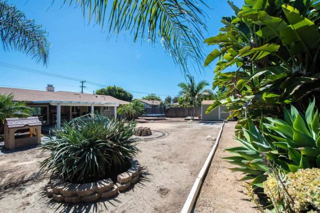 2094 Thibodo Ct, Vista, CA 92081