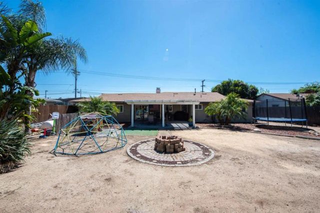 2094 Thibodo Ct, Vista, CA 92081