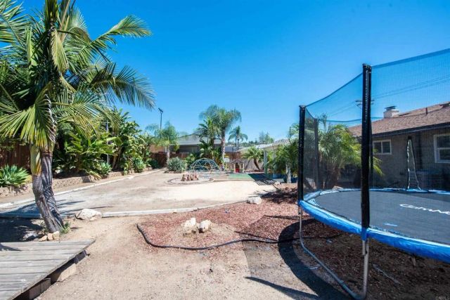 2094 Thibodo Ct, Vista, CA 92081