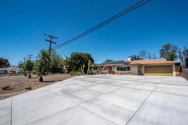 2094 Thibodo Ct, Vista, CA 92081