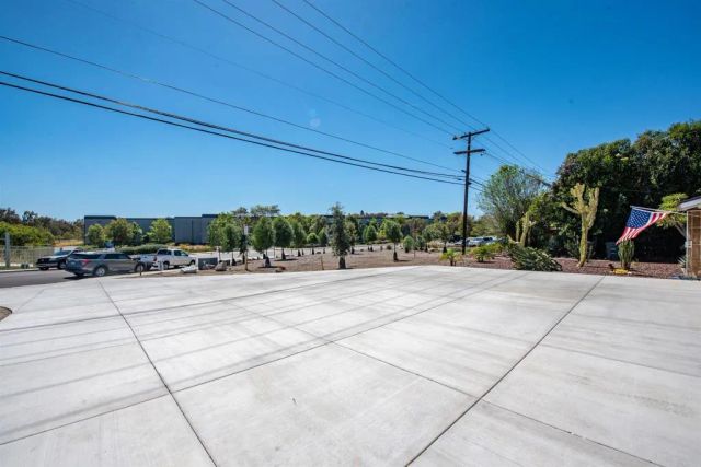 2094 Thibodo Ct, Vista, CA 92081