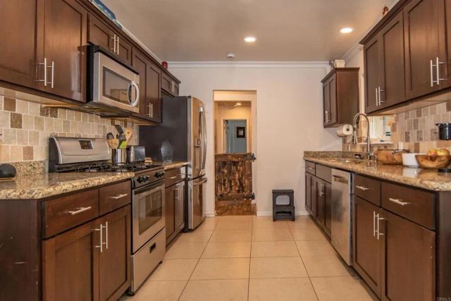 2094 Thibodo Ct, Vista, CA 92081