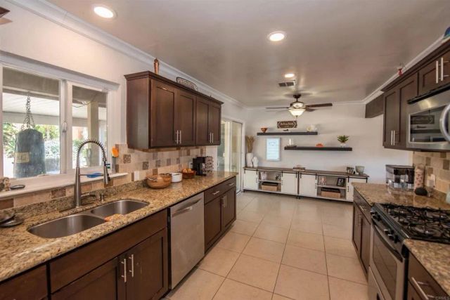 2094 Thibodo Ct, Vista, CA 92081