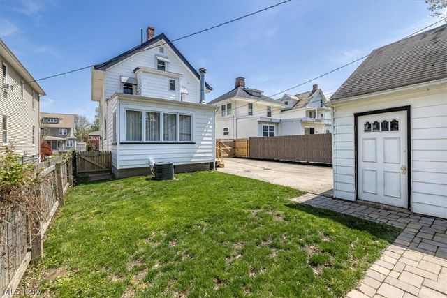 1208 French Avenue, Lakewood, OH 44107