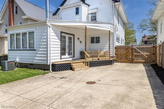 1208 French Avenue, Lakewood, OH 44107