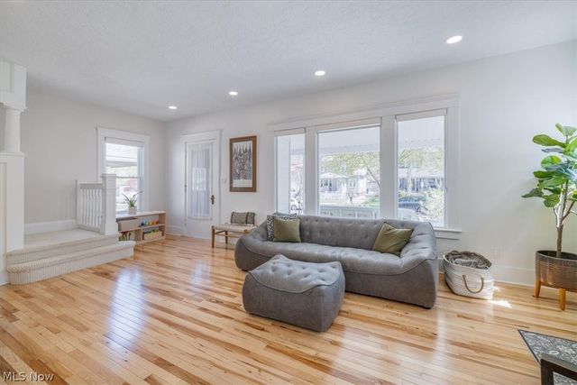1208 French Avenue, Lakewood, OH 44107