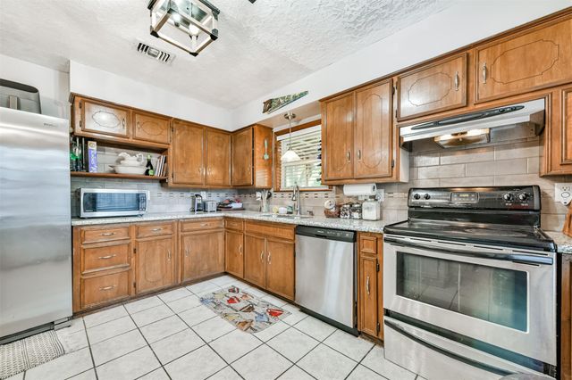 2009 15th Avenue N, Texas City, TX 77590