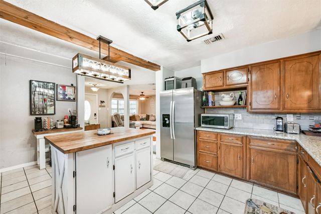 2009 15th Avenue N, Texas City, TX 77590