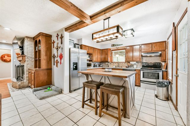 2009 15th Avenue N, Texas City, TX 77590