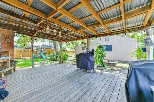 2009 15th Avenue N, Texas City, TX 77590