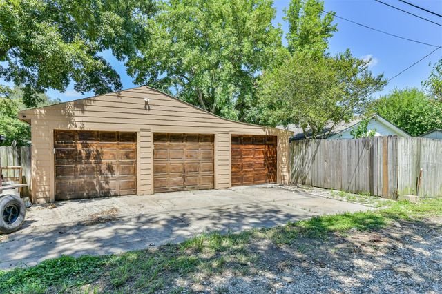 2009 15th Avenue N, Texas City, TX 77590