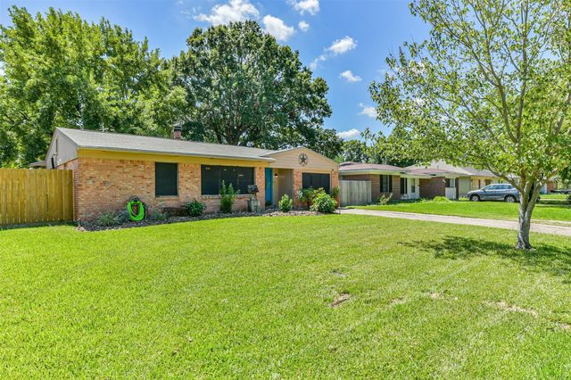 2009 15th Avenue N, Texas City, TX 77590