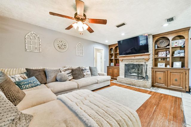 2009 15th Avenue N, Texas City, TX 77590