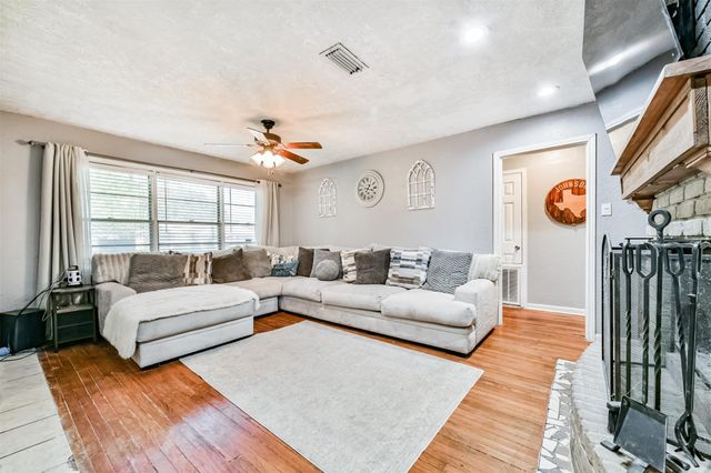 2009 15th Avenue N, Texas City, TX 77590