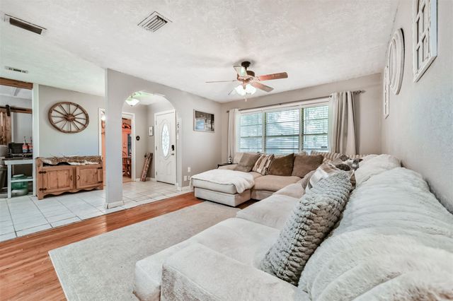 2009 15th Avenue N, Texas City, TX 77590