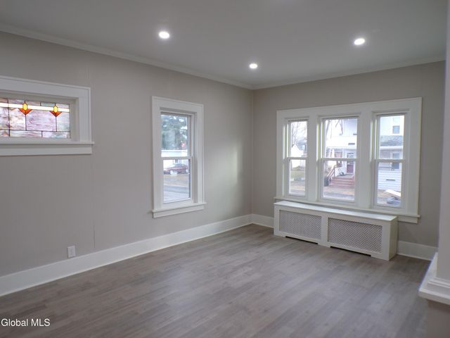 14 Crescent Avenue, Amsterdam, NY 12010