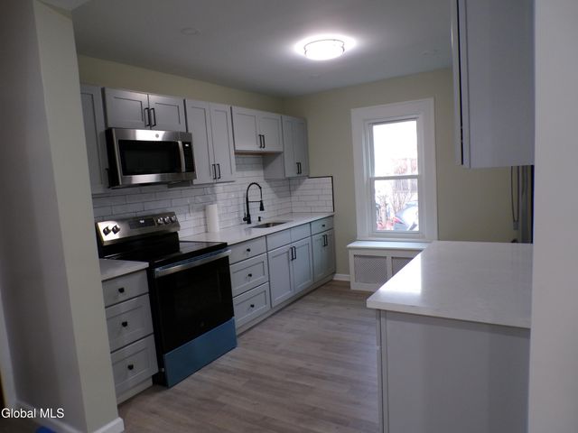 14 Crescent Avenue, Amsterdam, NY 12010