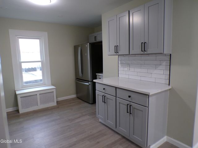 14 Crescent Avenue, Amsterdam, NY 12010