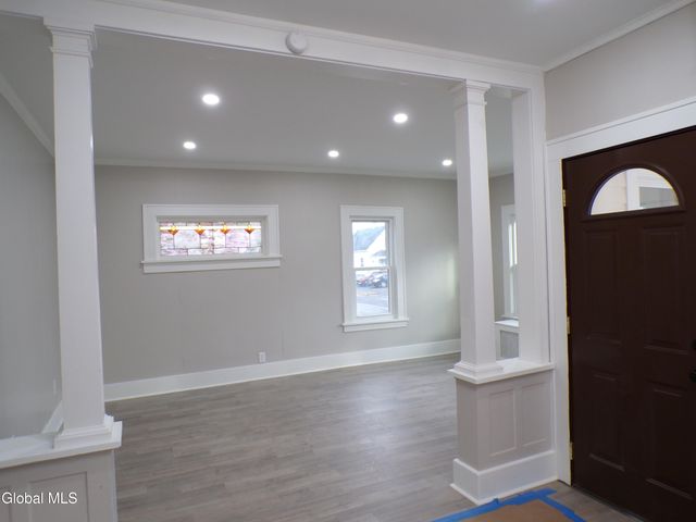 14 Crescent Avenue, Amsterdam, NY 12010