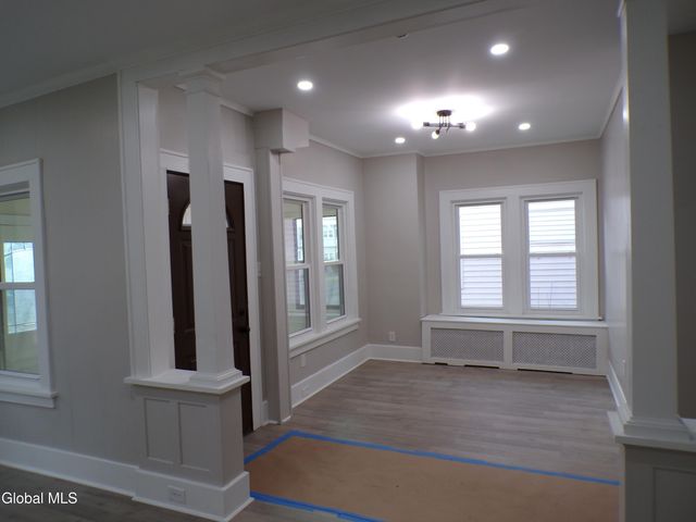 14 Crescent Avenue, Amsterdam, NY 12010