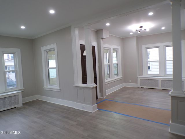 14 Crescent Avenue, Amsterdam, NY 12010