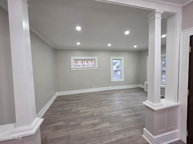 14 Crescent Avenue, Amsterdam, NY 12010