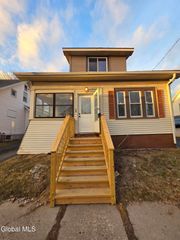 14 Crescent Avenue, Amsterdam, NY 12010