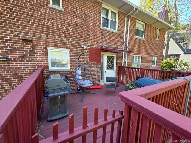 552 Manor Ridge Road, Pelham, NY 10803