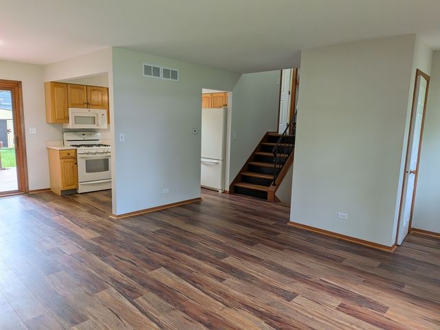 1707 Cherrywood Lane, Lindenhurst, IL 60046