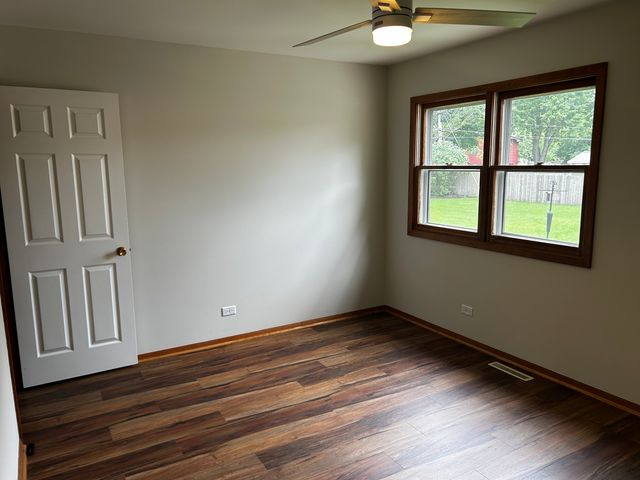 1707 Cherrywood Lane, Lindenhurst, IL 60046