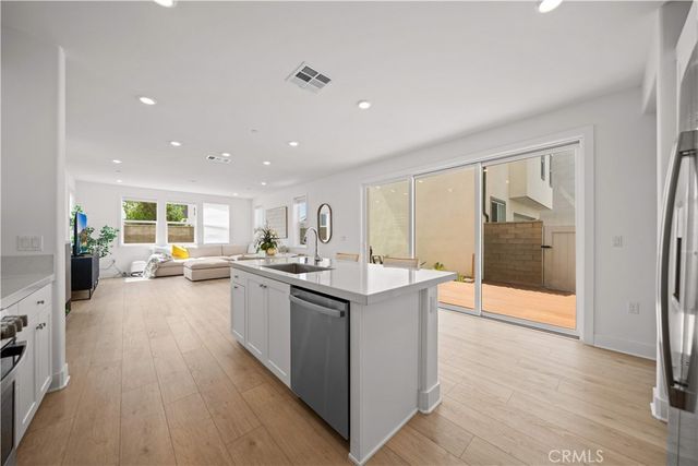 201 Yerba, Irvine, CA 92618