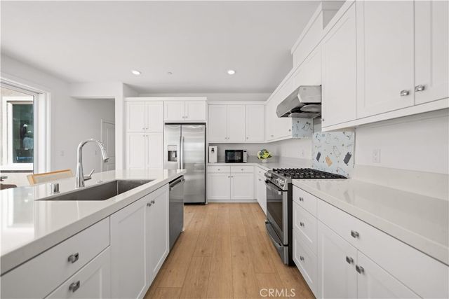 201 Yerba, Irvine, CA 92618